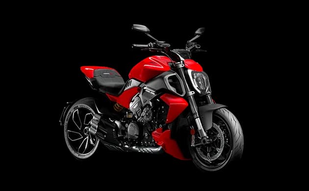 Ducati Diavel V4, vista de tres cuartos