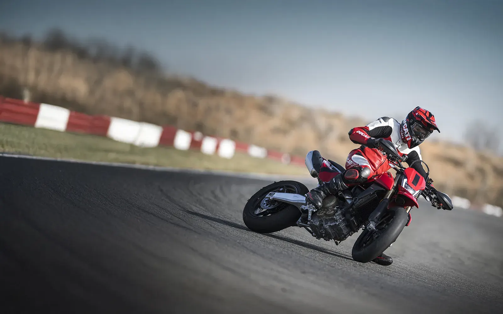 Hypermotard 698 Mono — En pista