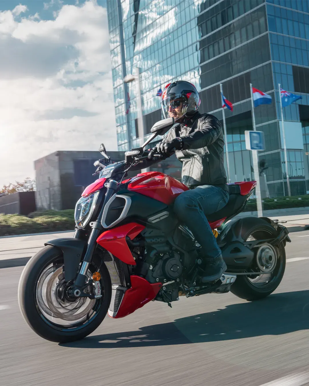 Diavel V4 — En la ciudad