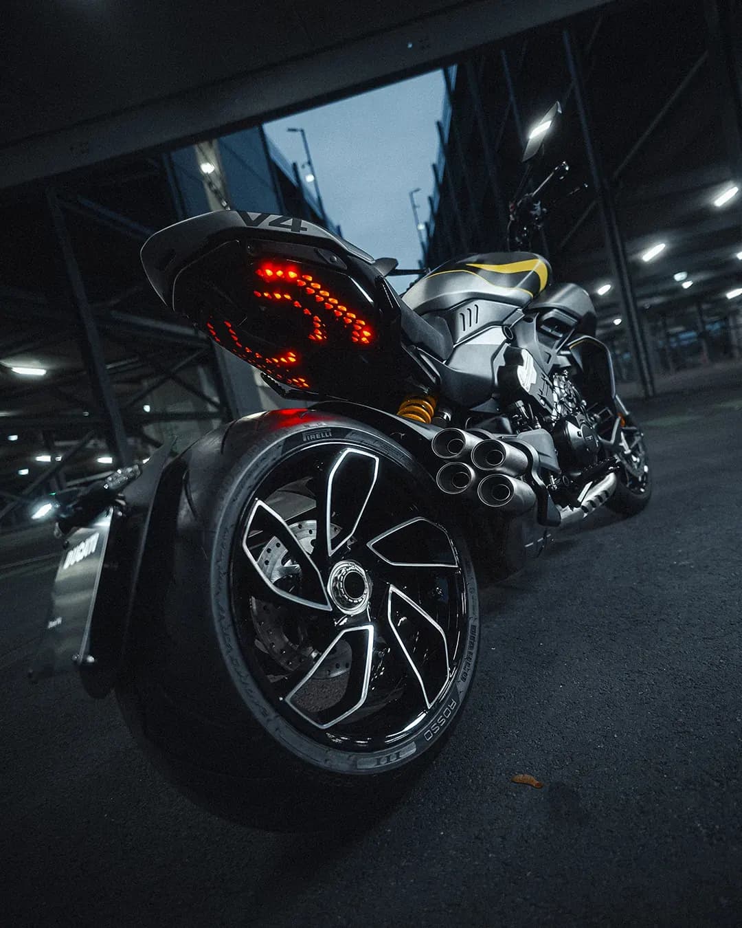 Diavel V4 — Rueda trasera