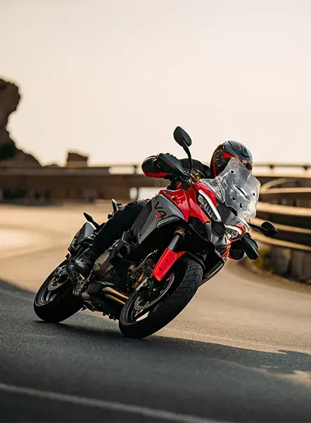 Multistrada V4 — En la montaña